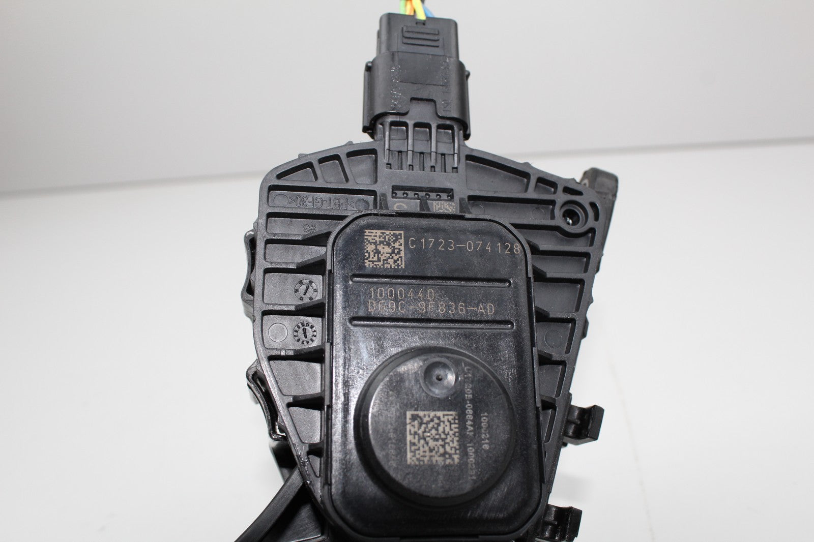 2017 LINCOLN MKZ ACCELERATOR GAS PEDAL OEM D69C9F836AD