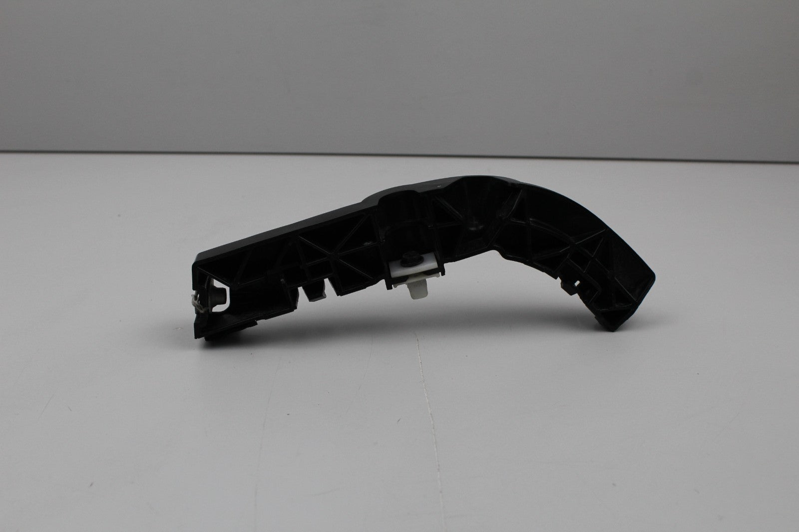 2015 DODGE CHALLENGER LEFT REAR BUMPER MOUNTING BRACKET OEM 20776B