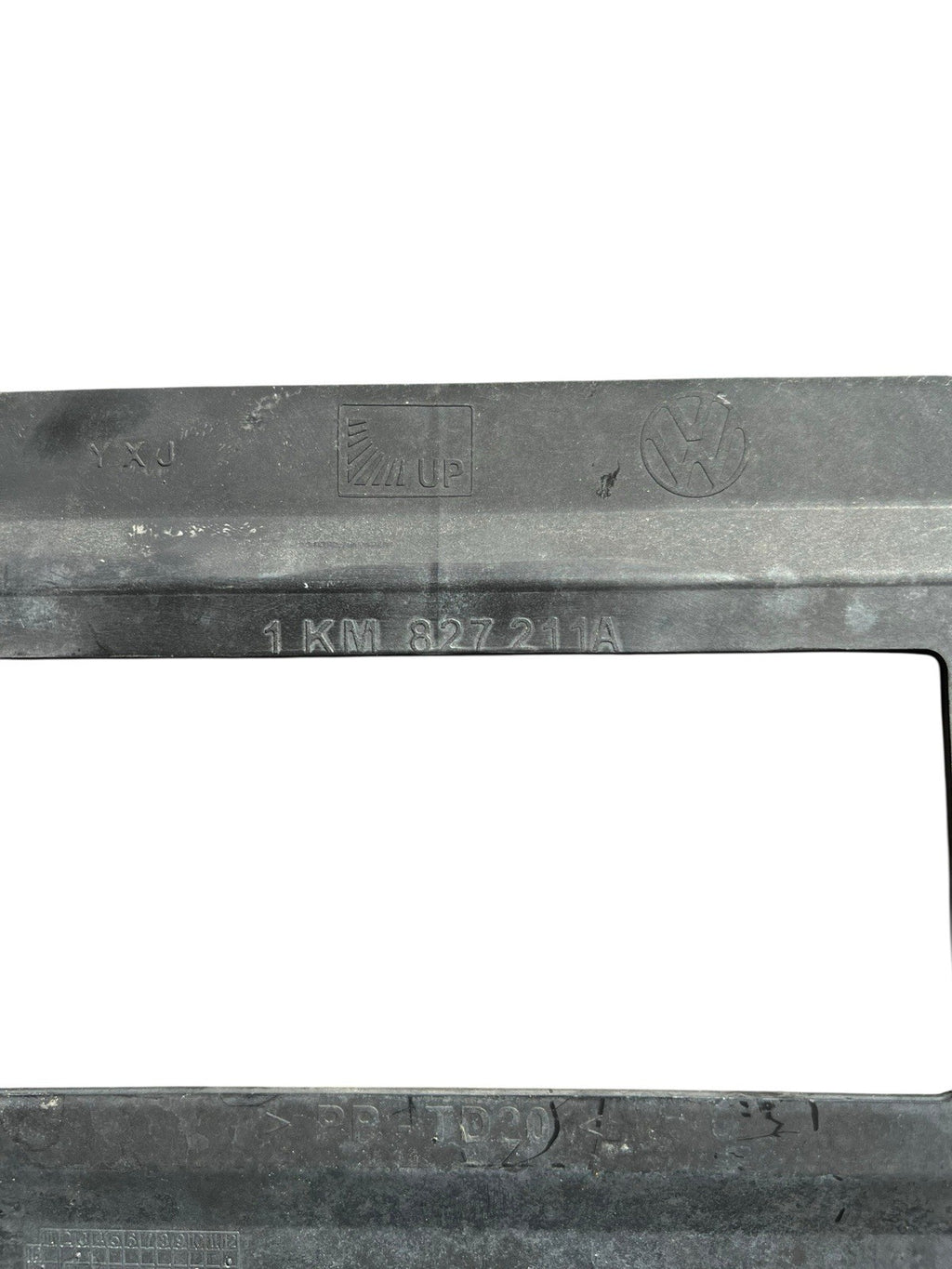 2018-2023 Volkswagen Jetta Rear License Plate Bracket OEM 1KM 827 211A
