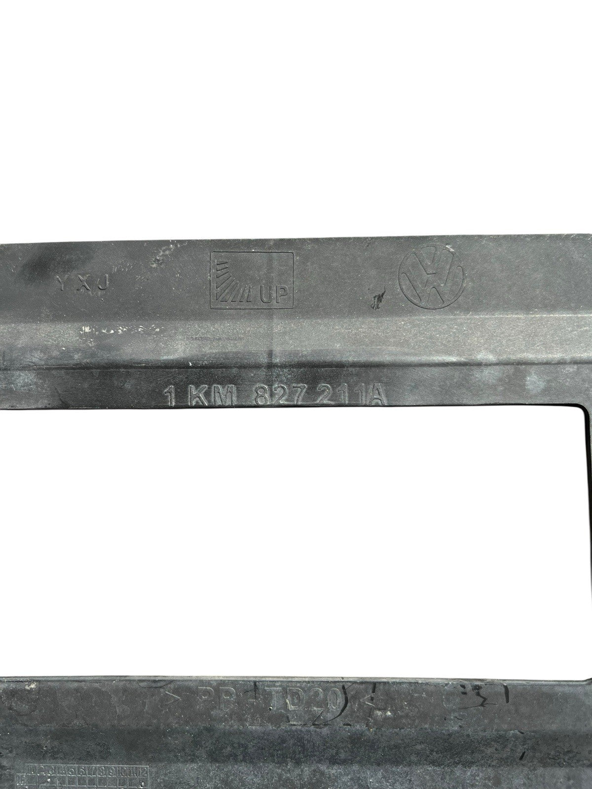 2018-2023 Volkswagen Jetta Rear License Plate Bracket OEM 1KM 827 211A