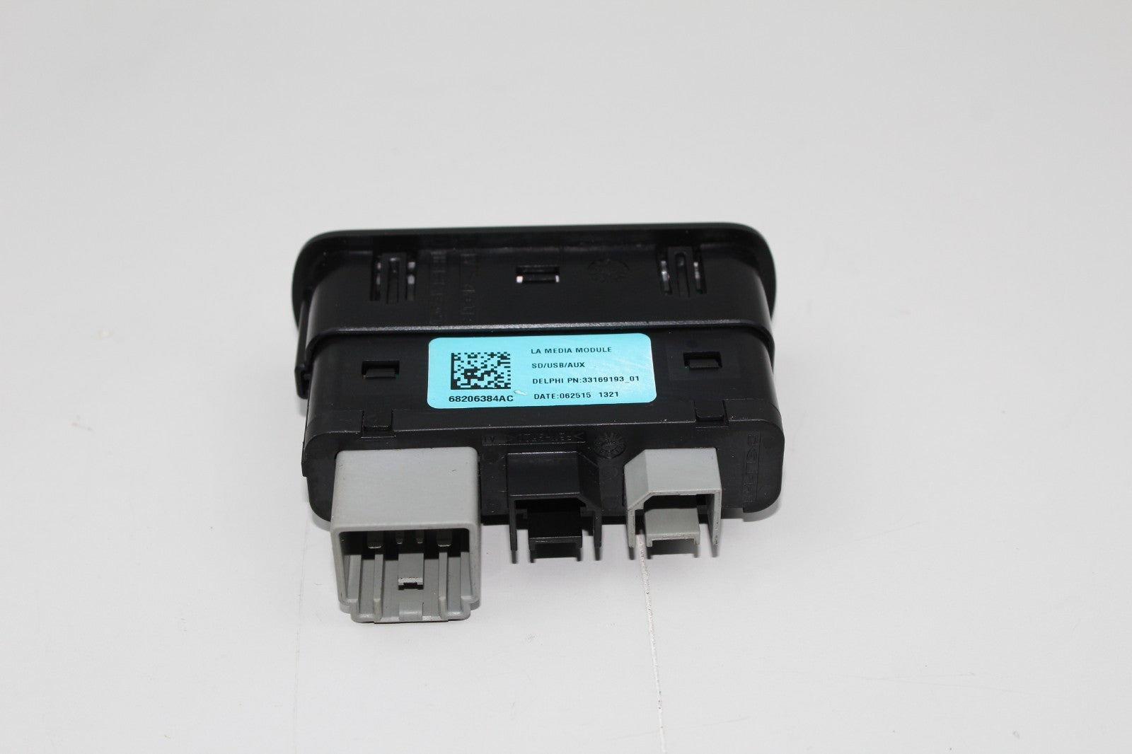 15-23 DODGE CHALLENGER CENTER CONSOL MEDIA HUB AXILIARY USB PORT OEM 68206384AC