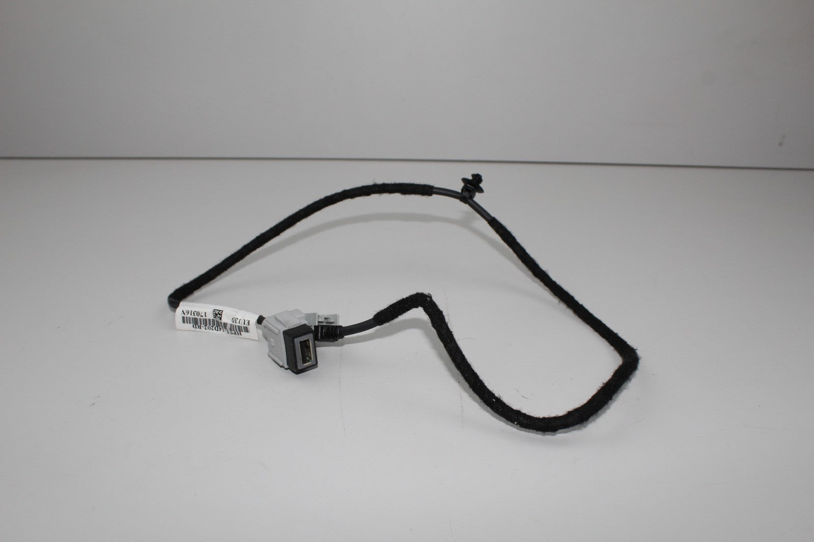 2017-2020 LINCOLN MKZ CENTER CONSOLE MEDIA CONNECTOR WIRE WIRING CABLE OEM