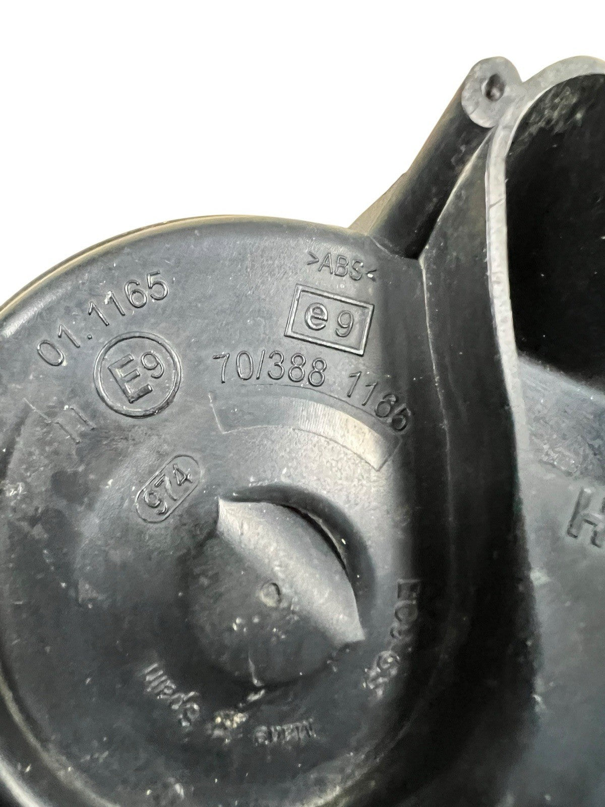 05-11 Mercedes E3 50 Front high tone Horn  Signal Bosch OEM ￼011165