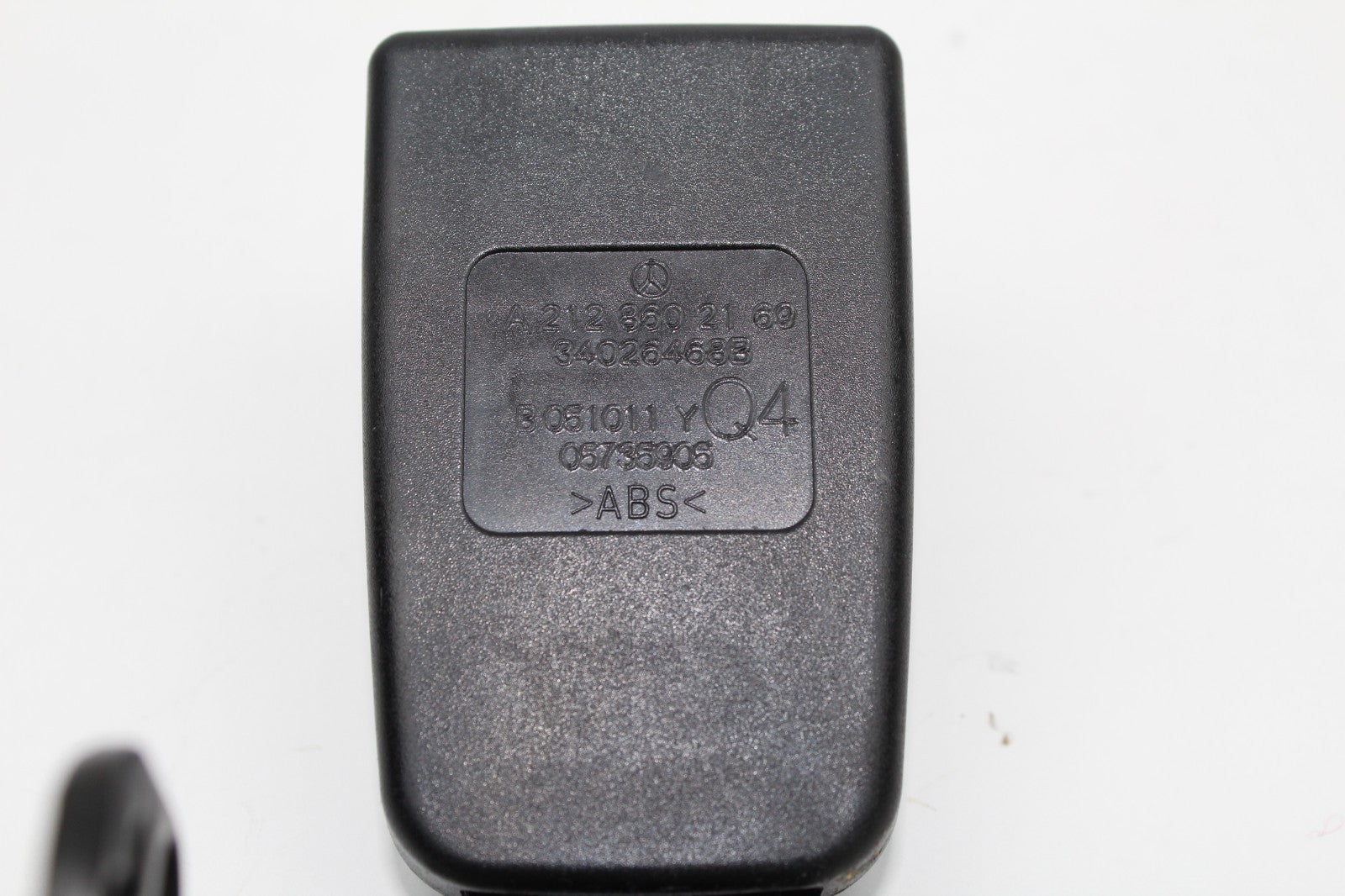 2012-18 MERCEDES E350 REAR LEFT SIDE SEAT BELT BUCKLE OEM A2128602169