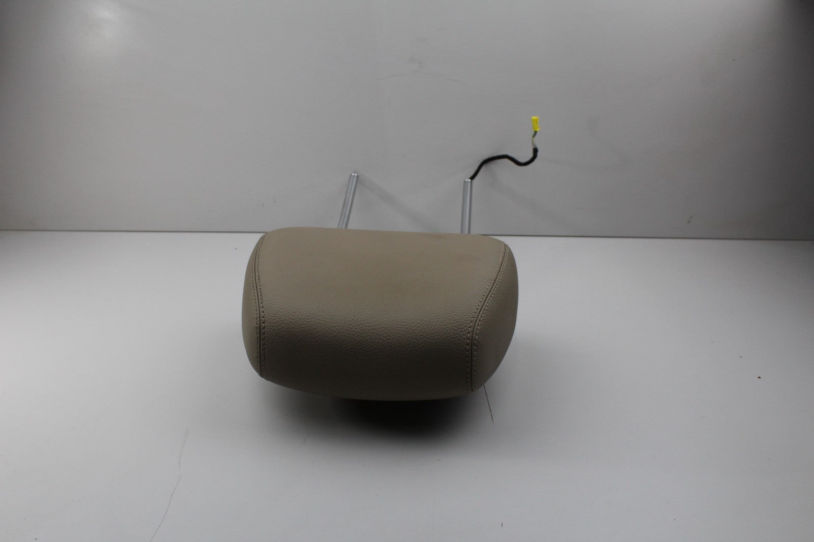 2010-16 MERCEDES E350 HEAD REST LIGHT BROWN OEM OEM 