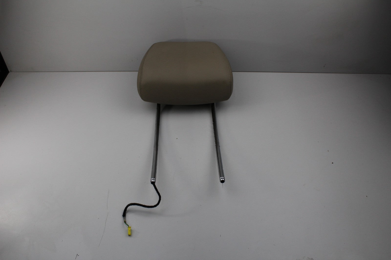2010-16 MERCEDES E350 HEAD REST LIGHT BROWN OEM