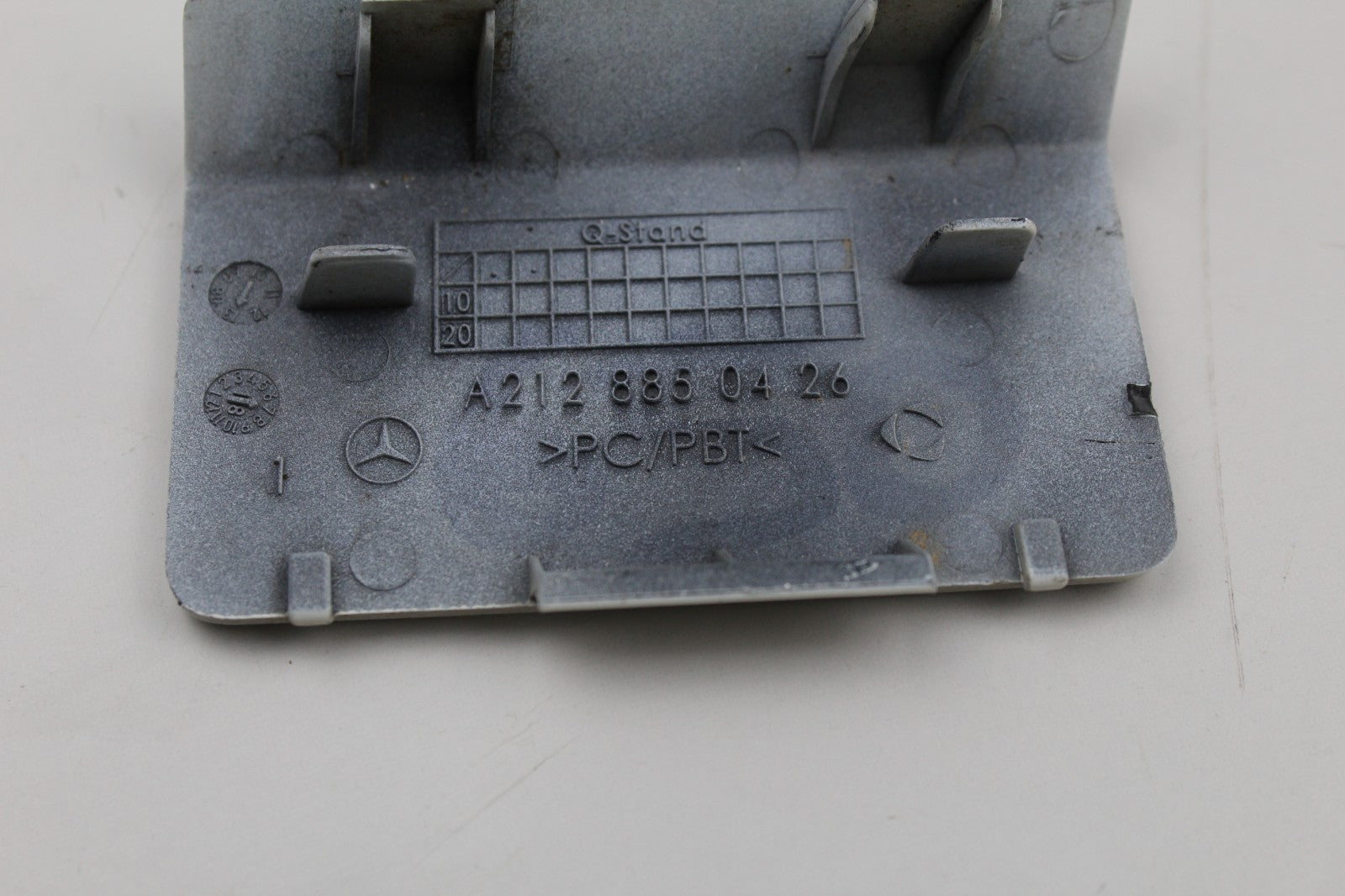 2010-13 MERCEDES E-CLASS REAR BUMPER TOW HOOK CAP OEM A2128850426