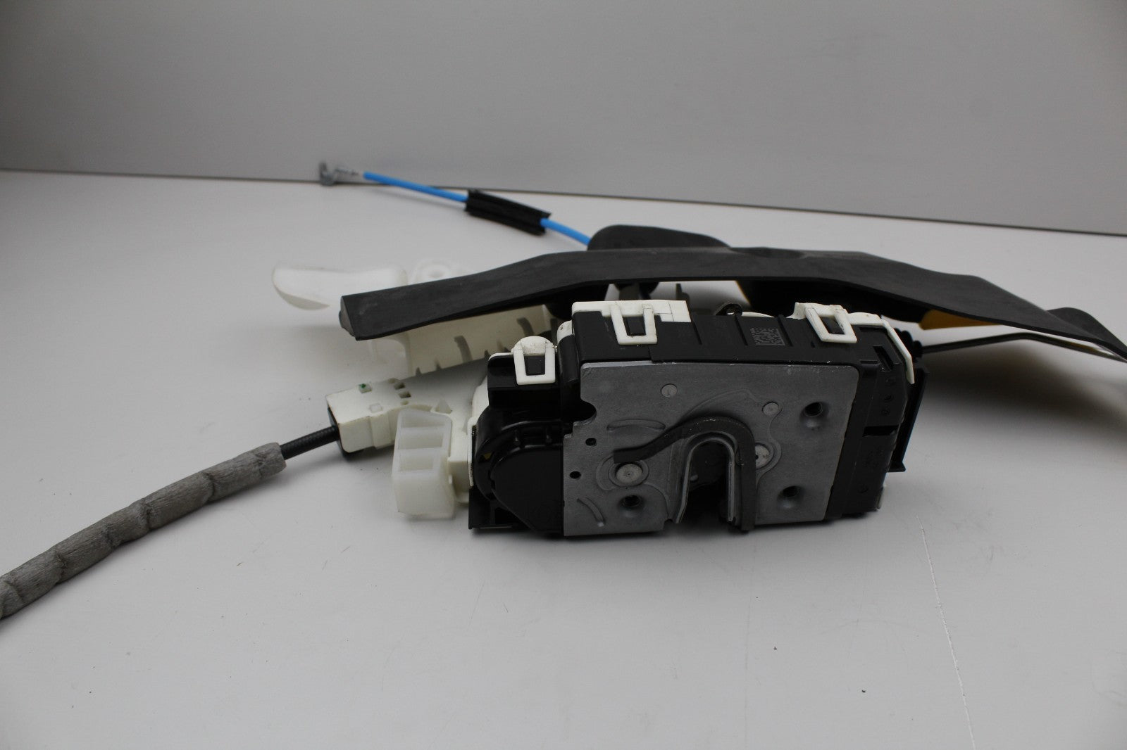 2010-16 MERCEDES BENZ FRONT LEFT N/S DOOR LOCK MECHANISM OEM A2127230308
