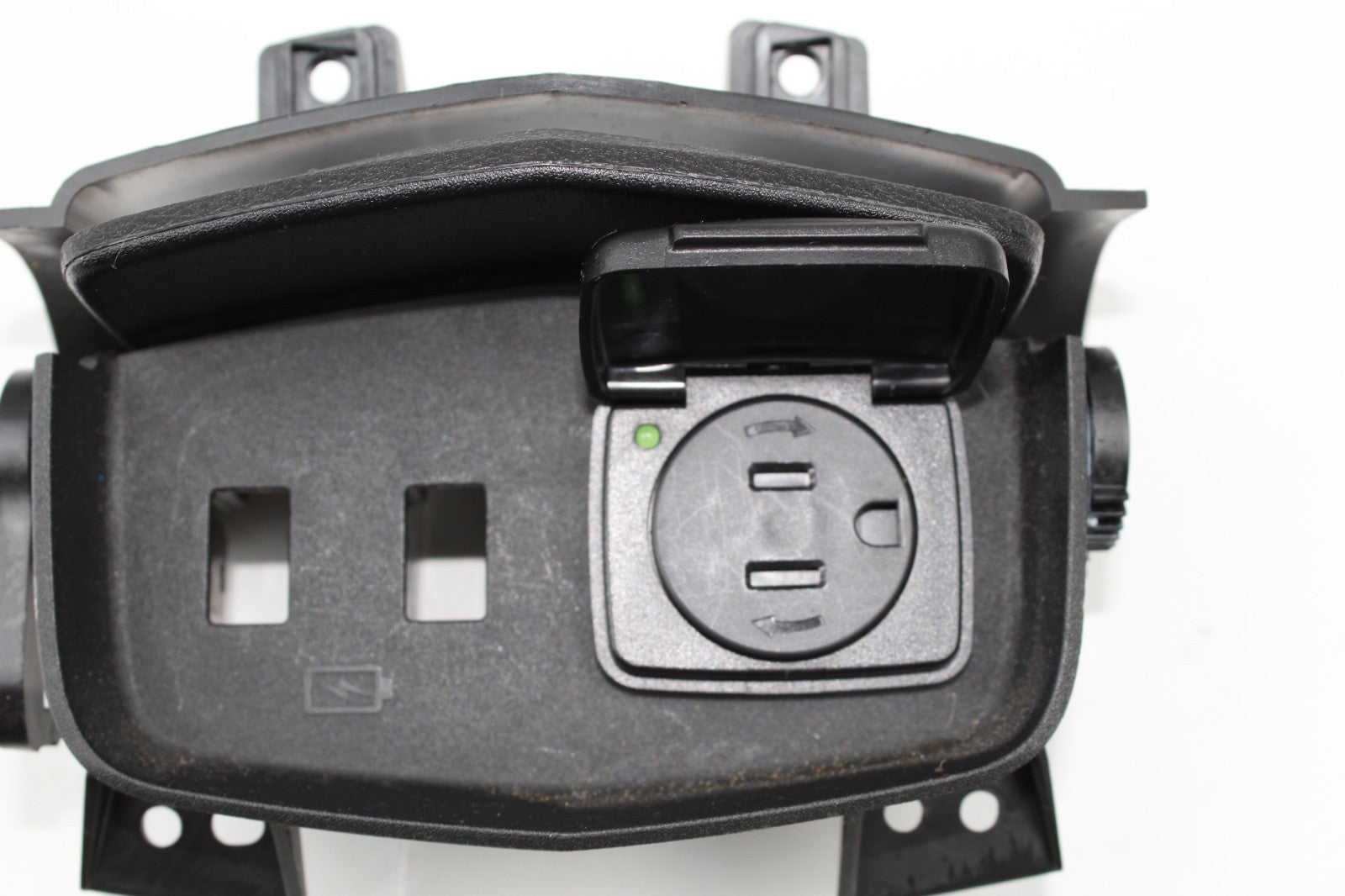 2017-20 LINCOLN MKZ REAR CENTER CENTER CONSOLPOWER OUTLET SOCKET OEM HP53F044J6