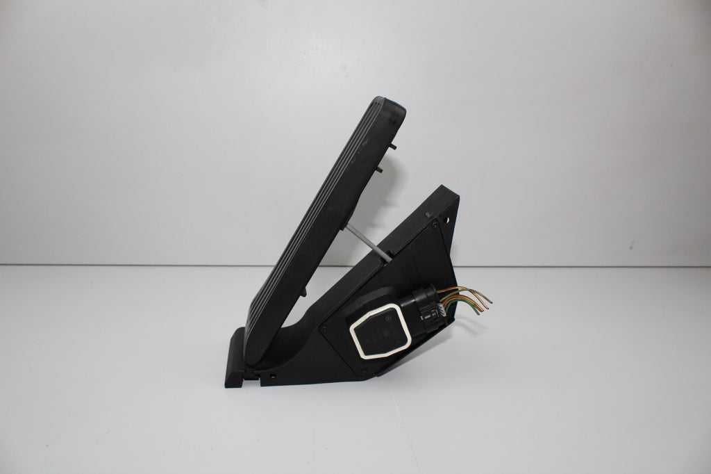 2010-16 MERCEDES E350 GAS PADAL OEM A2043001104